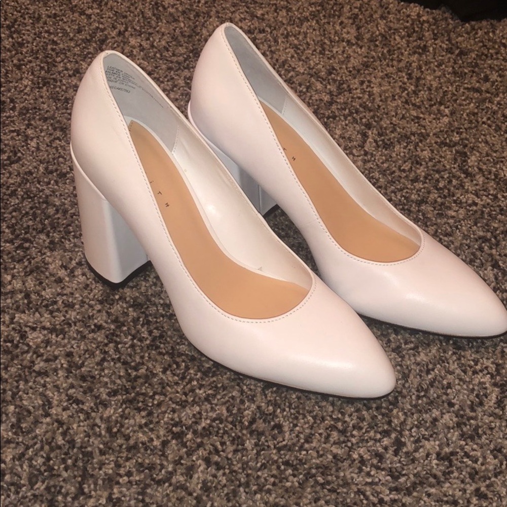 LEITH block heel pump size 7.5